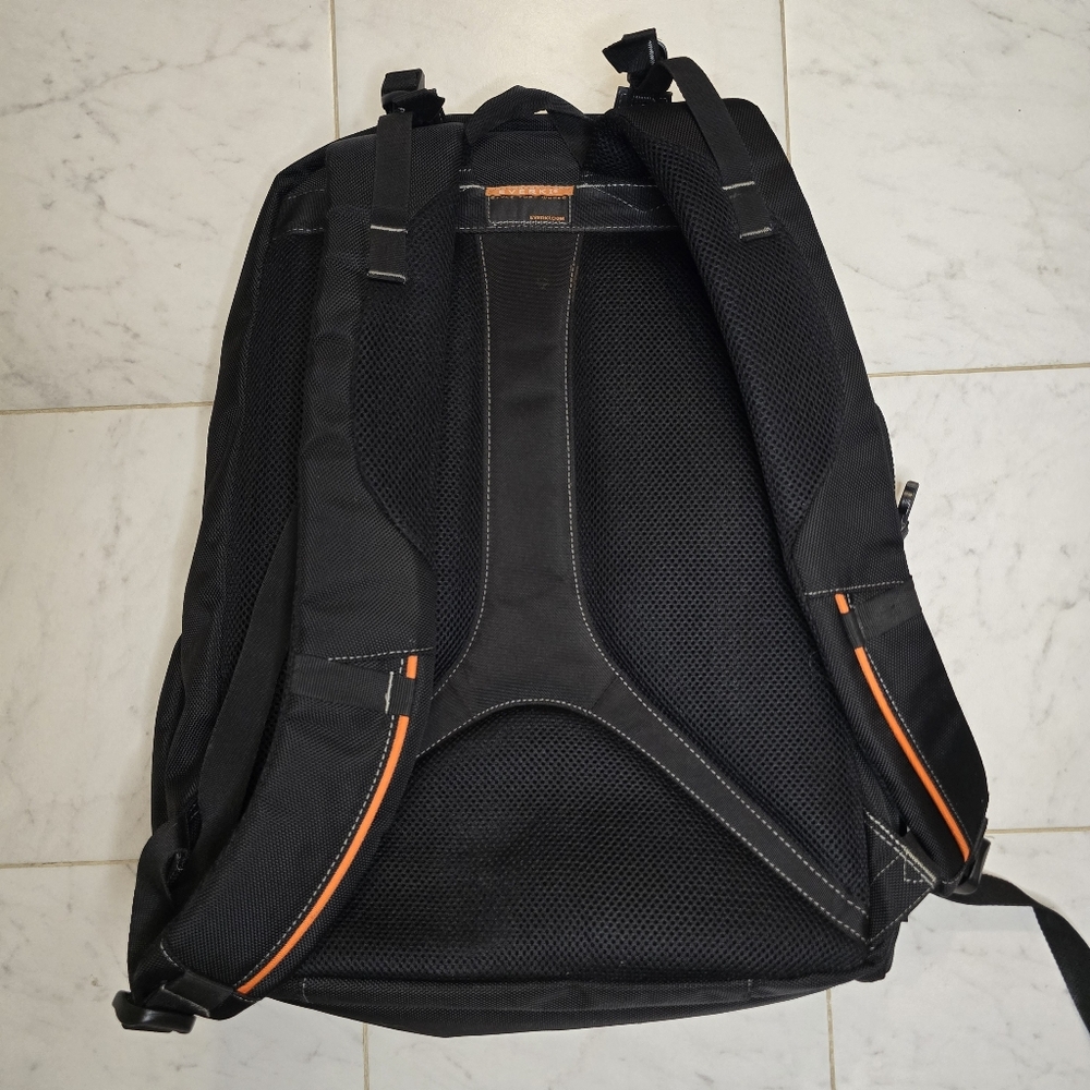 Everki Titan Backpack - Picture 2 of 7